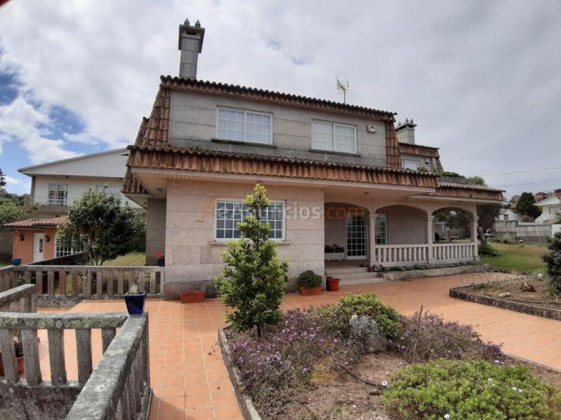 Casa-Chalet en Venta en Nigran Pontevedra