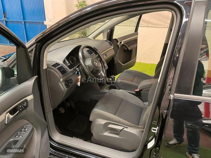 Volkswagen Touran 1.6 TDI 105cv Advance de 2013 con 172.000 Km por 13.990 EUR. en Sevilla