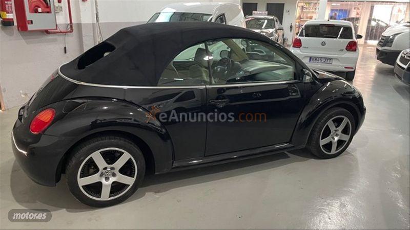 Volkswagen New Beetle 1.6 Cabriolet de 2005 con 102.320 Km por 6.995 EUR. en Barcelona