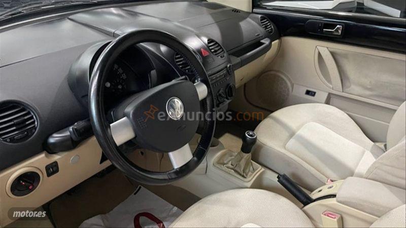 Volkswagen New Beetle 1.6 Cabriolet de 2005 con 102.320 Km por 6.995 EUR. en Barcelona