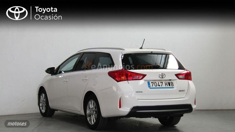 Toyota Auris 130 Active Touring Sports de 2014 con 111.587 Km por 11.990 EUR. en Palencia