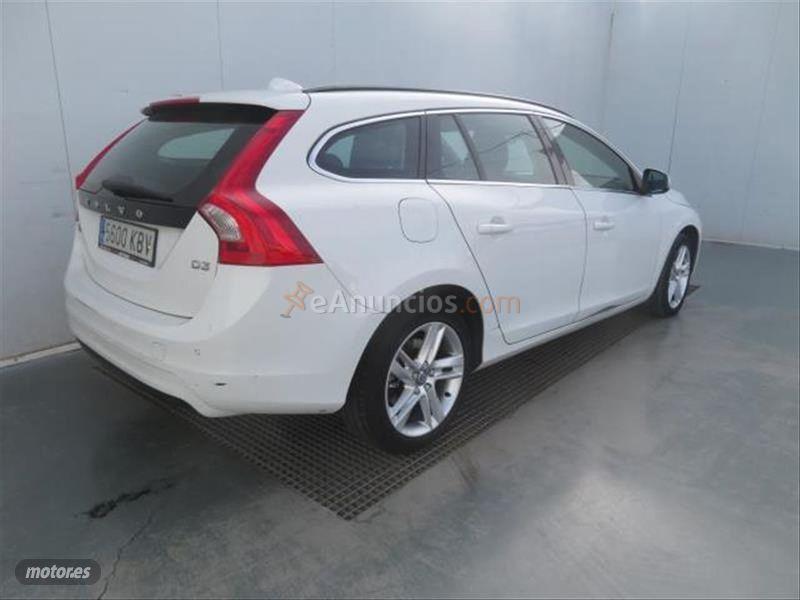 Volvo V 60 2.0 D3 Momentum de 2017 con 115.061 Km por 16.990 EUR. en Barcelona