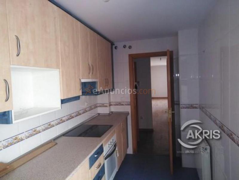 Piso de 2 dormitorios con patio , en Azucaica