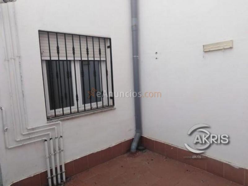 Piso de 2 dormitorios con patio , en Azucaica