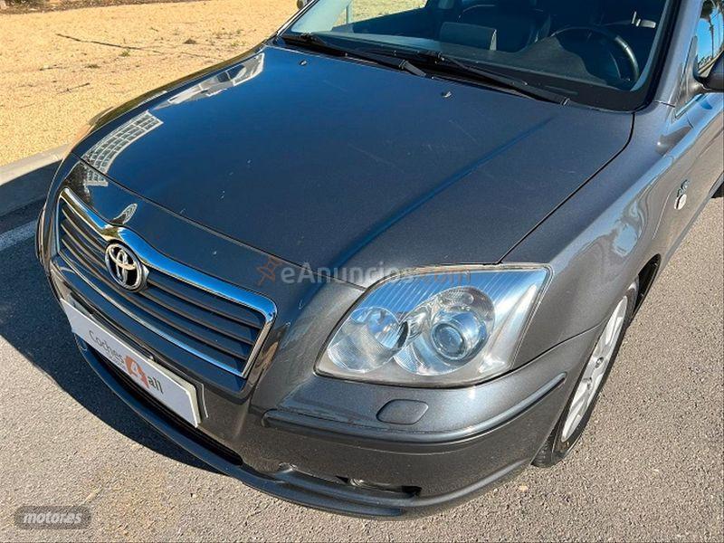 Toyota Avensis 2.2 D4D Clean Power Executive de 2005 con 155.000 Km por 4.995 EUR. en Alicante