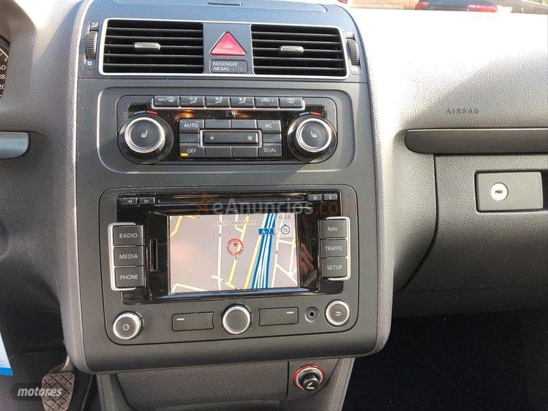Volkswagen Touran 1.6 TDI 105cv Advance de 2013 con 120.000 Km por 14.999 EUR. en Malaga
