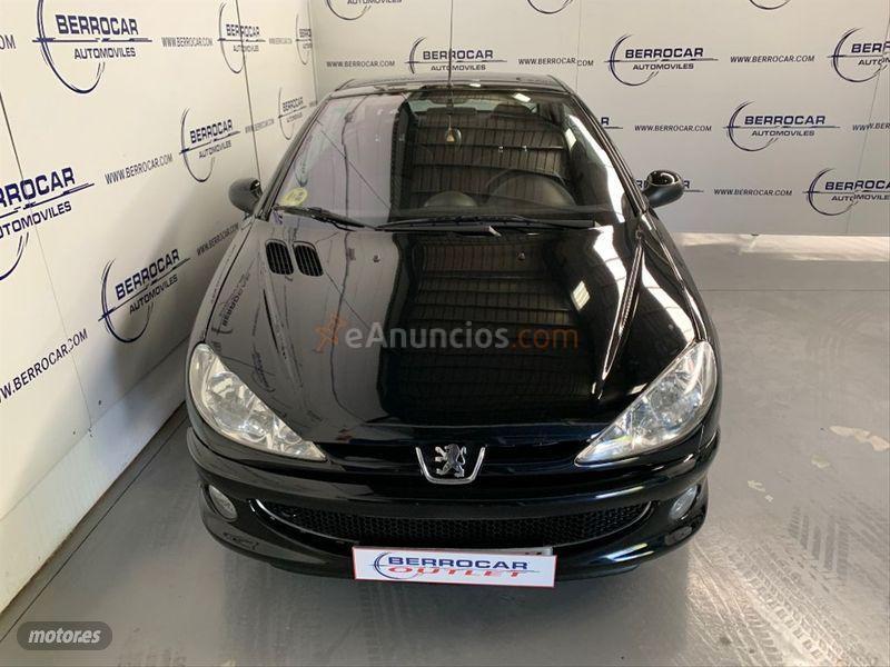 Peugeot 206 CC 1.6 de 2005 con 130.001 Km por 2.950 EUR. en Sevilla