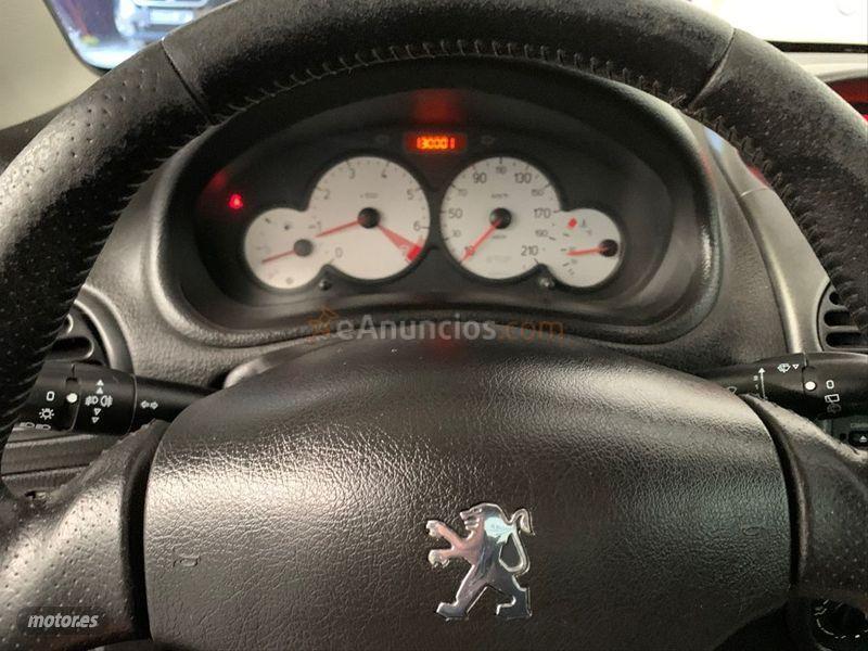 Peugeot 206 CC 1.6 de 2005 con 130.001 Km por 2.950 EUR. en Sevilla