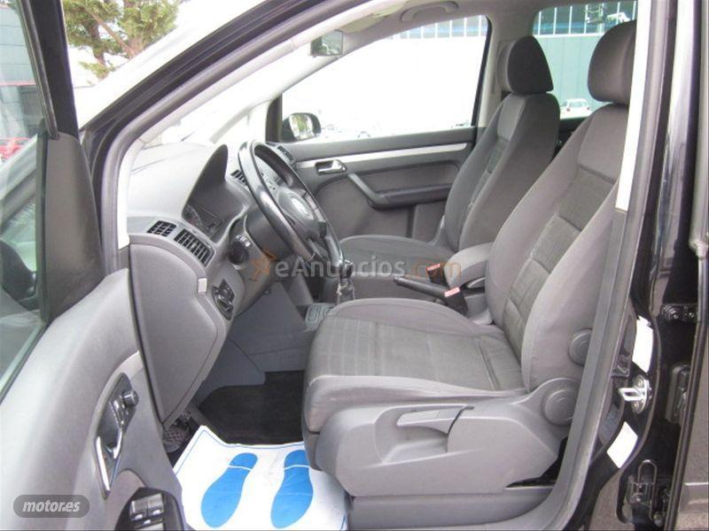 Volkswagen Touran 1.6 FSI Traveller de 2006 con 186.000 Km por 5.500 EUR. en Malaga