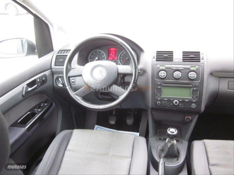 Volkswagen Touran 1.6 FSI Traveller de 2006 con 186.000 Km por 5.500 EUR. en Malaga