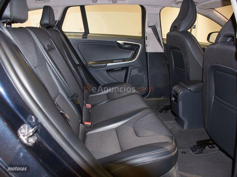 Volvo V 60 2.0 D3 Momentum de 2017 con 98.000 Km por 19.990 EUR. en Cadiz