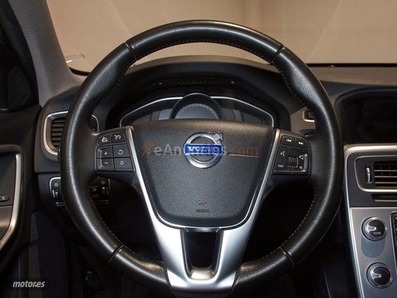 Volvo V 60 2.0 D3 Momentum de 2017 con 98.000 Km por 19.990 EUR. en Cadiz