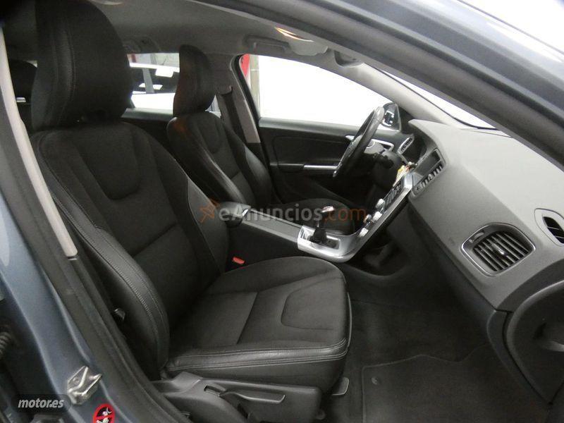 Volvo V 60 2.0 D2 Momentum de 2017 con 132.893 Km por 14.920 EUR. en Madrid