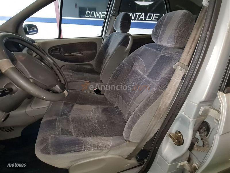 Renault Scenic CONFORT DYNAMIQUE 1.9DCI de 2003 con 280.000 Km por 1.490 EUR. en Asturias