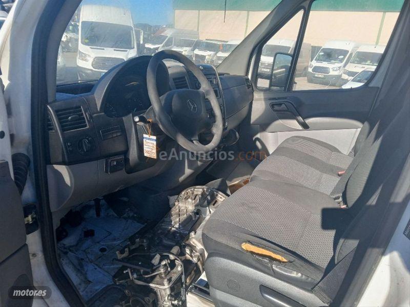 Mercedes Sprinter 516 CDI MEDIO 5.0T de 2011 con 193.000 Km por 5.700 EUR. en Madrid