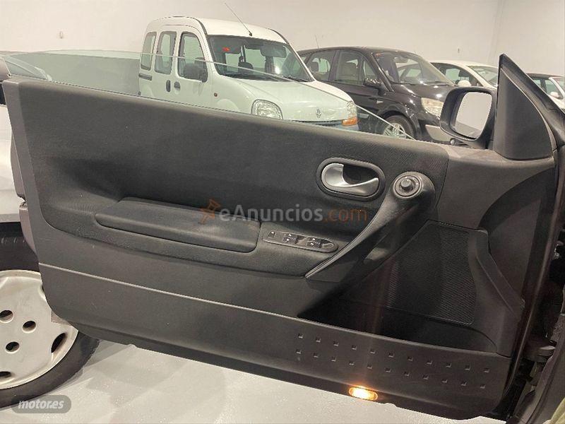 Renault Megane COUPECABR. CONFORT DYNAMIQUE 1.6 16v de 2005 con 199.000 Km por 3.490 EUR. en Lleida