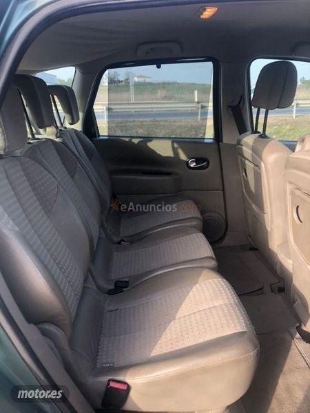 Renault Scenic CONFORT AUTHENTIQUE 1.6 16V de 2004 con 438.000 Km por 2.000 EUR. en Badajoz