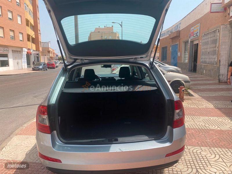 Skoda Octavia Combi 1.6 TDI CR 110 Ambition Greenline de 2016 con 187.000 Km por 10.500 EUR. en Almeria