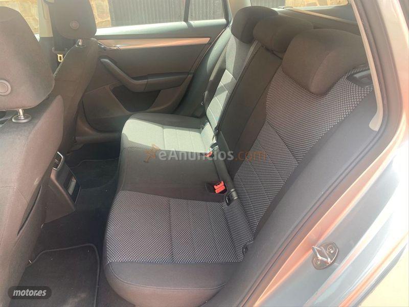Skoda Octavia Combi 1.6 TDI CR 110 Ambition Greenline de 2016 con 187.000 Km por 10.500 EUR. en Almeria