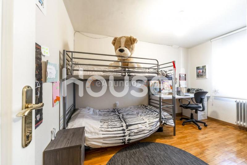 Dúplex en venta de 98 m  Camino de Labiano (Mutilva Alta) 2, bajo, 8, 31192 Aranguren (Nafarroa)