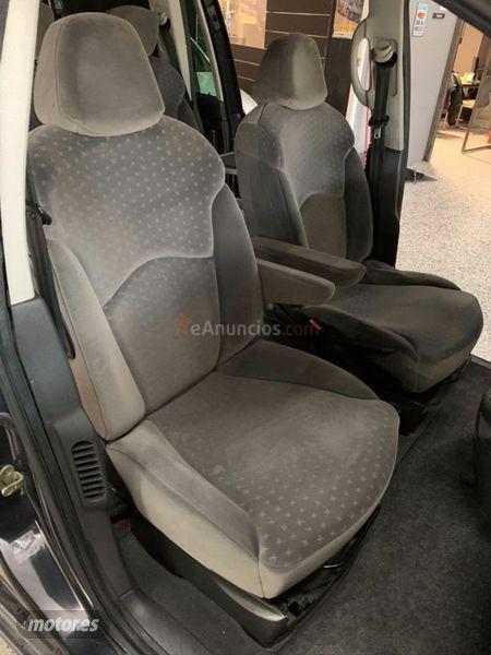 Peugeot 807 ST 2.0 HDI de 2003 con 230.000 Km por 3.900 EUR. en Barcelona