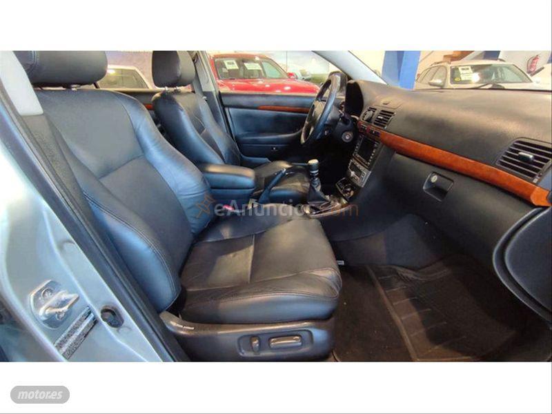 Toyota Avensis 2.2 D4D Sol Wagon de 2007 con 329.000 Km por 3.500 EUR. en Madrid