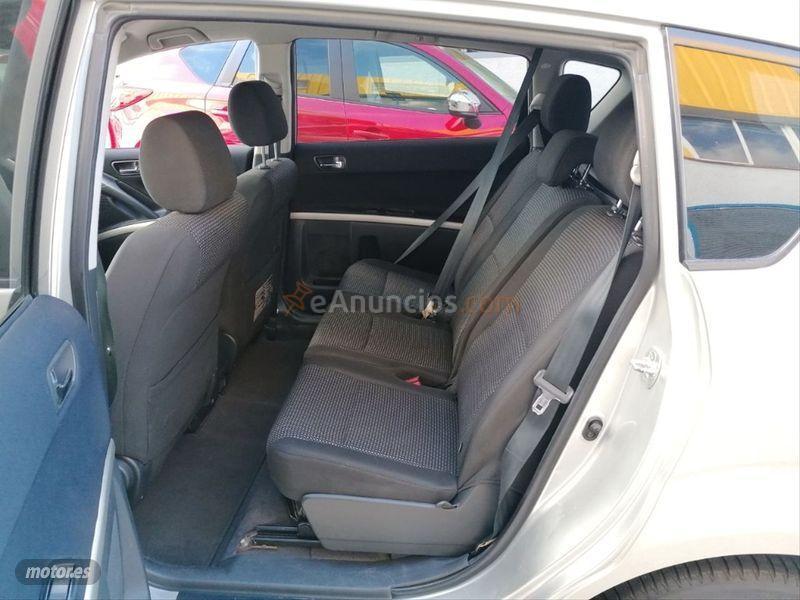 Toyota Corolla Verso 2.2 D4D 136cv Sol de 2006 con 115.000 Km por 5.600 EUR. en Salamanca