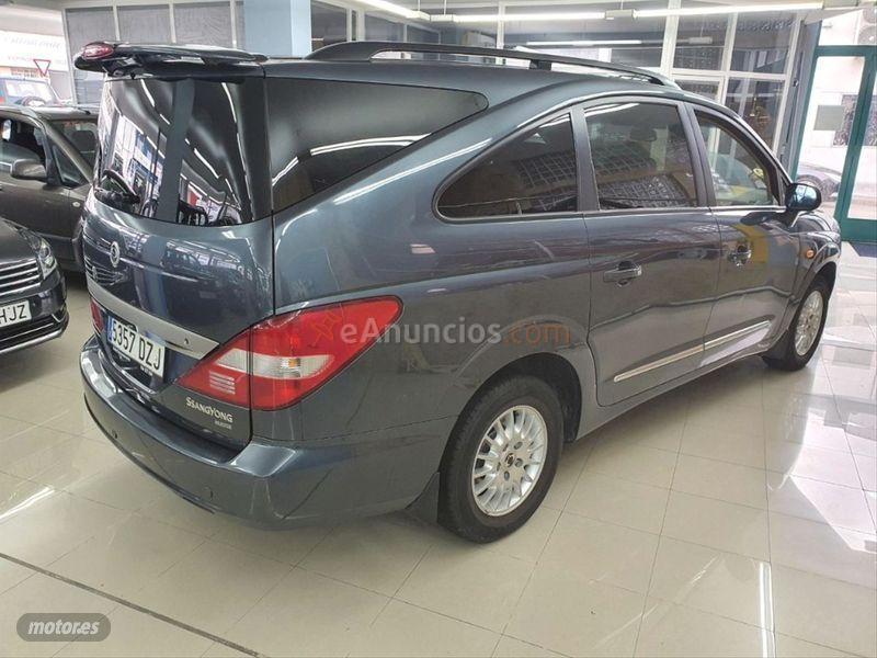 Ssangyong Rodius 270Xdi de 2006 con 80.000 Km por 8.500 EUR. en Salamanca