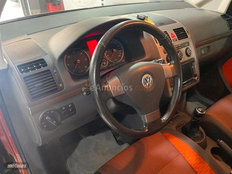 Volkswagen Touran 1.9 TDI 105cv Advance de 2010 con 160.000 Km por 9.800 EUR. en Granada
