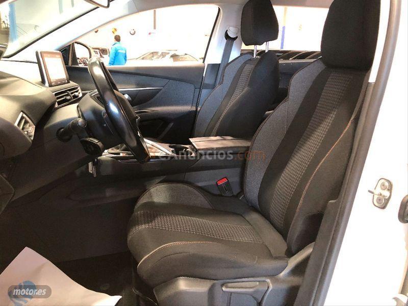 Peugeot 5008 Allure 1.6 BlueHDi 88KW 120CV de 2017 con 218.000 Km por 16.999 EUR. en Salamanca