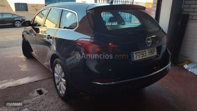 Opel Astra 1.7 CDTi SS 110 CV Excellence ST de 2013 con 154.000 Km por 8.999 EUR. en Madrid