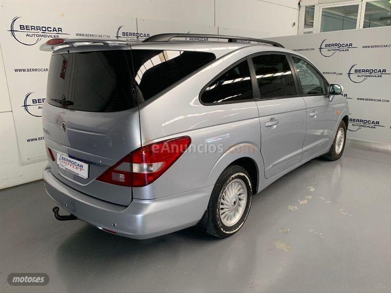 Ssangyong Rodius 270Xdi Limited de 2005 con 182.010 Km por 5.500 EUR. en Sevilla
