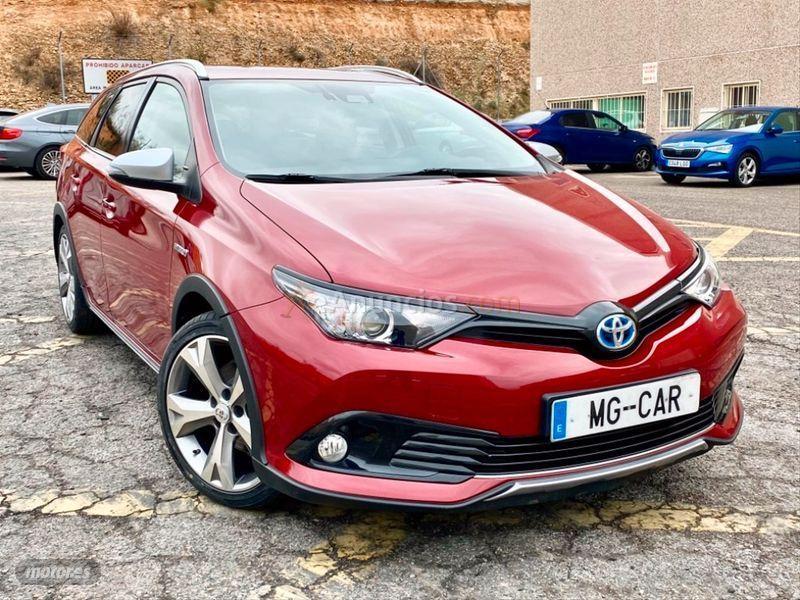 Toyota Auris 1.8 140H Feel EditionLED T.Sport de 2019 con 55.100 Km por 17.900 EUR. en Madrid