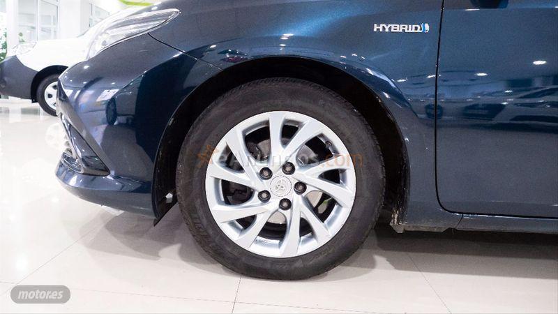 Toyota Auris 1.8 140H Active Touring Sports de 2016 con 165.998 Km por 10.500 EUR. en Almeria