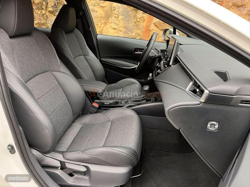 Toyota Corolla 2.0 180H STYLE ECVT TOURING SPORT de 2021 con 1.999 Km por 25.990 EUR. en Barcelona