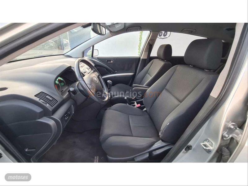 Toyota Corolla Verso 2.0 D4D Luna de 2005 con 319.000 Km por 3.500 EUR. en Madrid