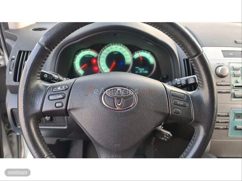 Toyota Corolla Verso 2.0 D4D Luna de 2005 con 319.000 Km por 3.500 EUR. en Madrid