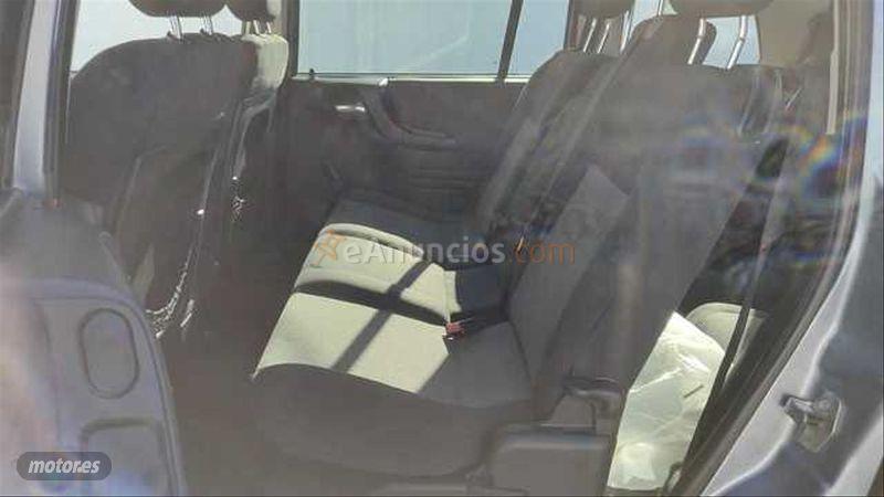 Opel Zafira 2.0 Dti 16v Edicion Especial de 2005 con 225.000 Km por 2.500 EUR. en Madrid