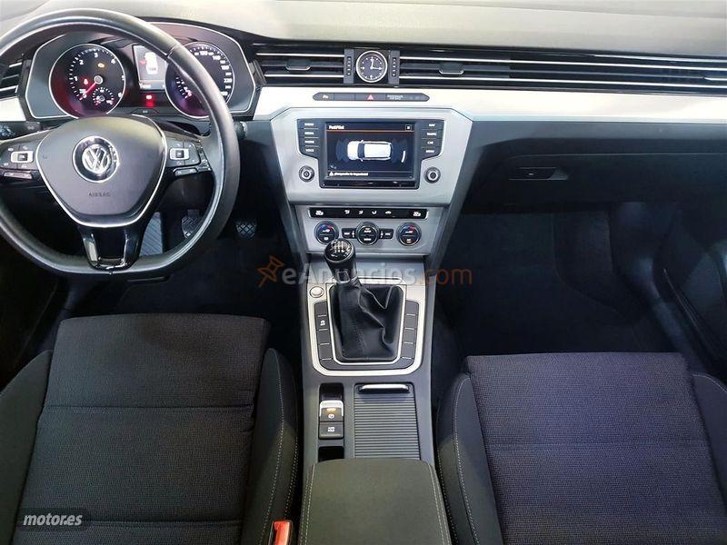 Volkswagen Passat Variant Advance 2.0 TDI 150CV BMT de 2016 con 116.000 Km por 17.900 EUR. en Barcelona