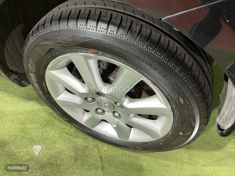 Toyota Corolla Verso 2.2 D4D 136cv Sol de 2006 con 263.911 Km por 3.500 EUR. en Madrid