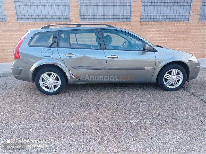 Renault Megane GRAND TOUR LUXE DYNAMIQUE 1.9DCI de 2004 con 271.000 Km por 1.299 EUR. en Madrid