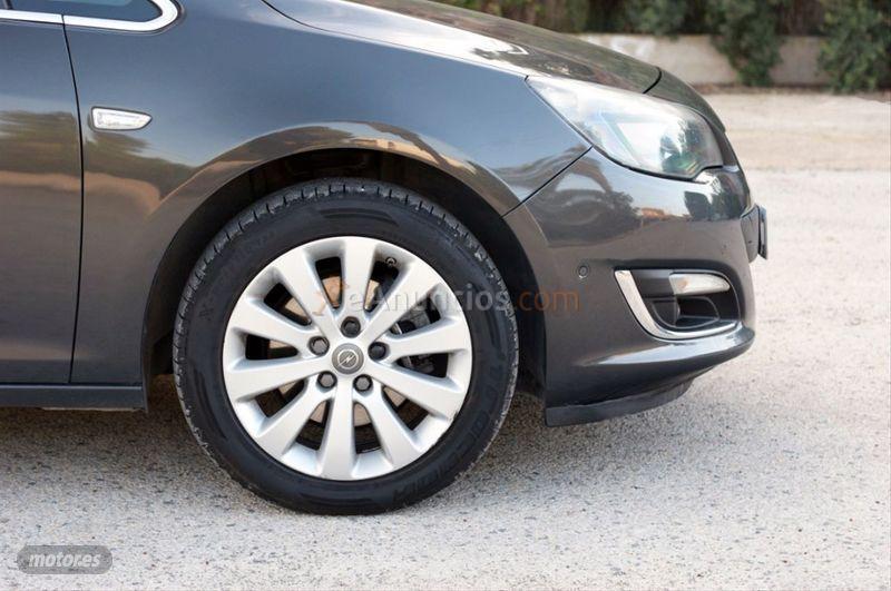 Opel Astra 2.0 CDTi 165 CV Excellence Auto ST de 2015 con 240.700 Km por 9.500 EUR. en Murcia