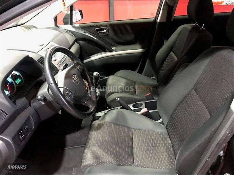 Toyota Corolla Verso 2.2 D4D 136 CV Luna de 2008 con 271.000 Km por 4.800 EUR. en Madrid