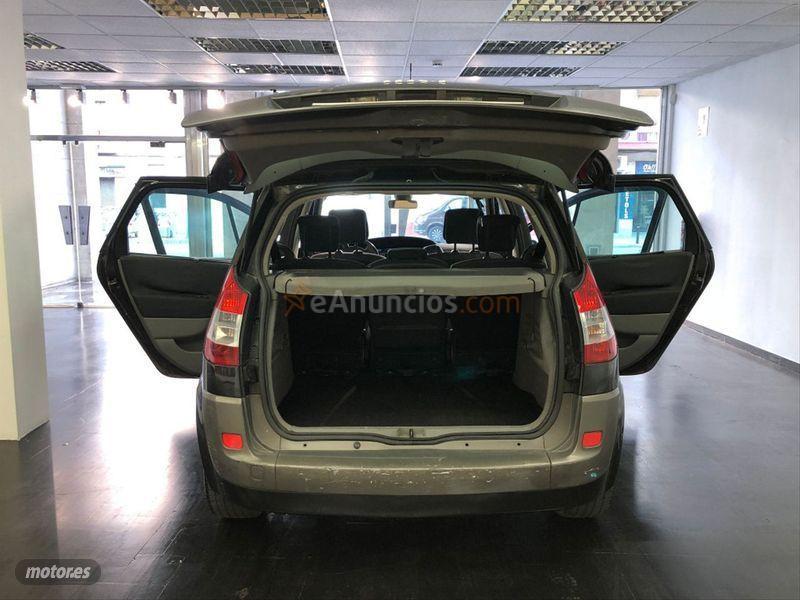 Renault Scenic Confort Dynamique 1.6 16V EU4 de 2006 con 110.000 Km por 4.500 EUR. en Barcelona