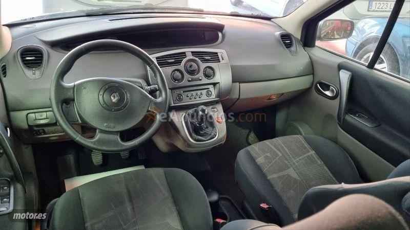 Renault Scenic CONFORT DYNAMIQUE 1.9DCI de 2005 con 128.000 Km por 3.950 EUR. en Malaga