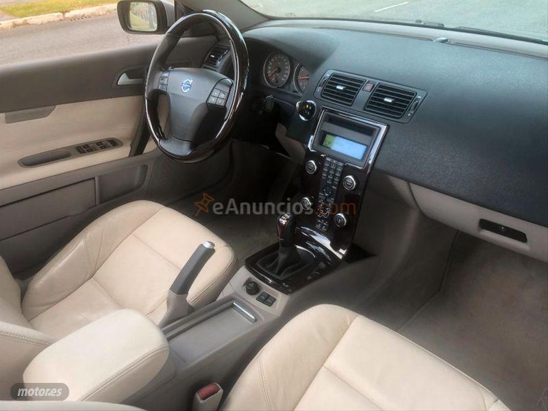 Volvo C 70 2.4 140cv Summum de 2006 con 92.900 Km por 10.900 EUR. en Malaga