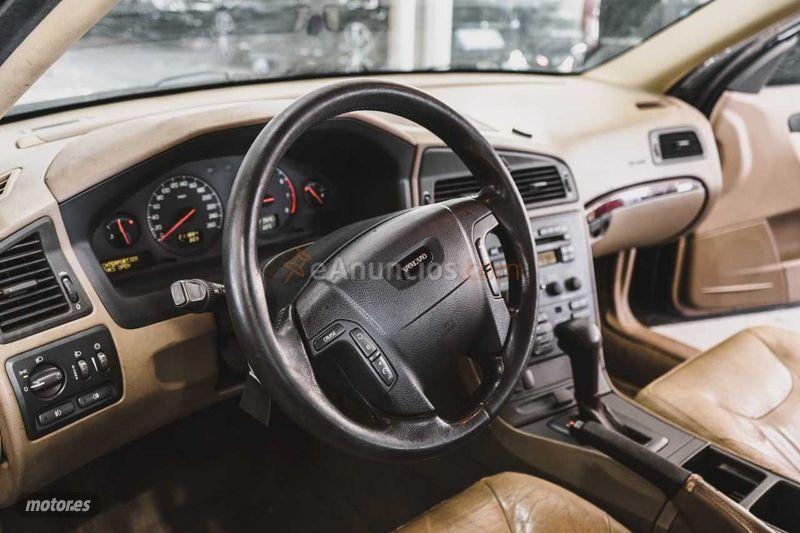 Volvo V 70 2.4 140 de 2001 con 210.000 Km por 1.799 EUR. en Barcelona