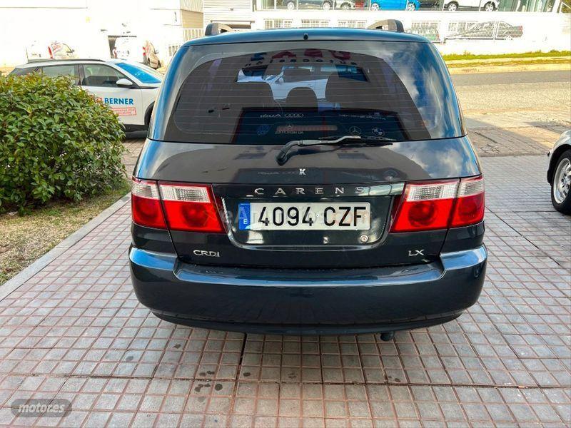 Kia Carens 2.0 CRDi LX de 2003 con 298.000 Km por 2.595 EUR. en Segovia