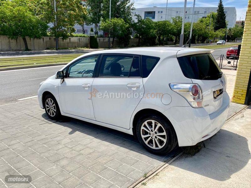 Toyota Verso 2.0 D4D Advance 7pl. de 2012 con 200.000 Km por 6.490 EUR. en Jaen