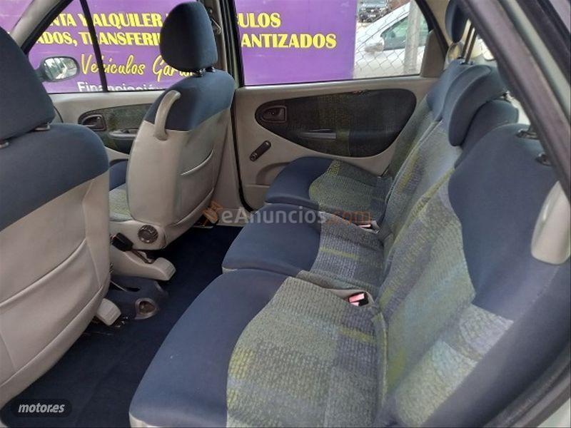 Renault Megane SCENIC AUTHENTIQUE 1.9DTI de 2001 con 276.000 Km por 2.500 EUR. en Malaga